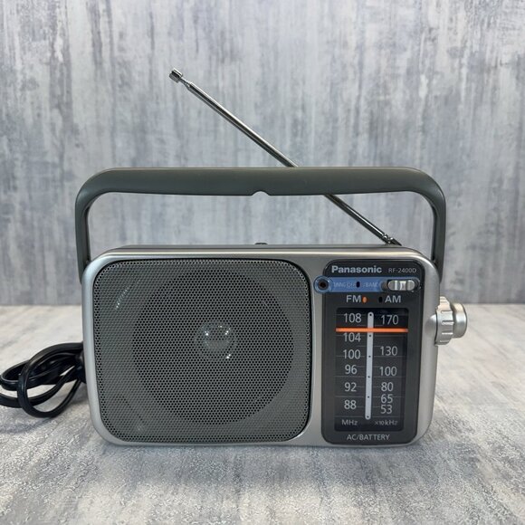 Panasonic RF-2400D Am/FM Radio  Silver/Grey - Tested & Working Very Nice - Picture 4 of 9